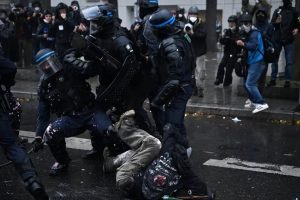 Fransa'da protestolara müdahale: 135 kişi gözaltında