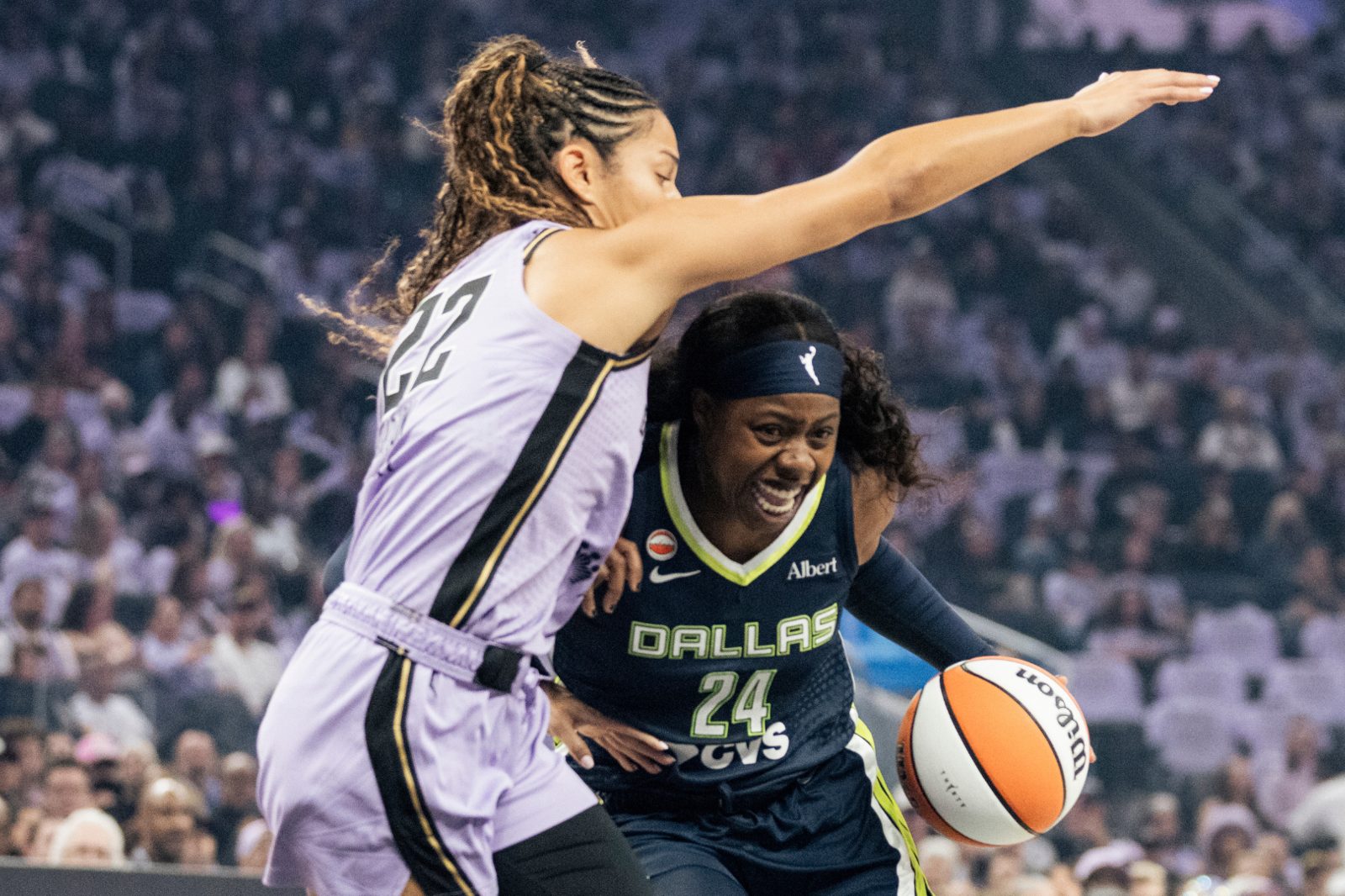 Golden State Valkyries, Dallas Wings'i geçerek yarı finale yükseldi
