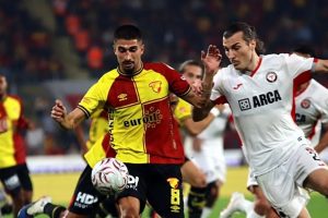 Göztepe, Çorum FK'yi 2-0 yenip serisini üç maça çıkardı