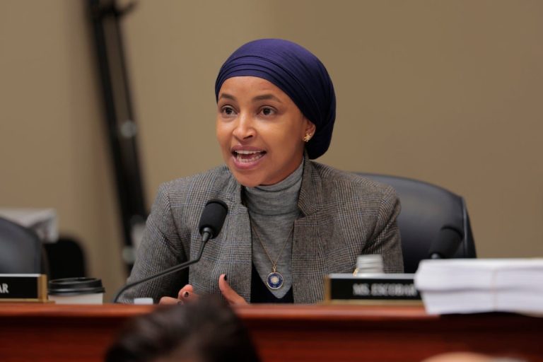 ABD Temsilcisi İlhan Omar’ın yakınlarına büyük jüri celbi