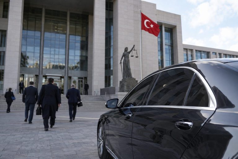 İmamoğlu’nun makam aracı davasına yeni bilirkişi heyeti atandı