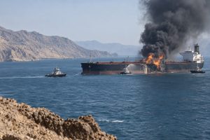 İran'a göre Hürmüz Boğazı'nda süper tanker mayına çarptı