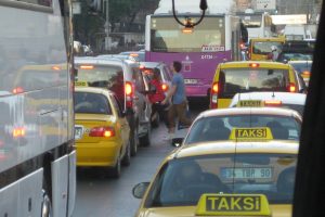 İstanbul’da yağış ve mesai çıkışı trafiği yüzde 89’a taşıdı