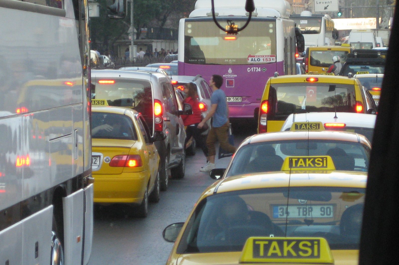 İstanbul’da yağış ve mesai çıkışı trafiği yüzde 89’a taşıdı