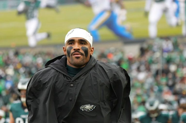 Eagles oyun kurucusu Jalen Hurts Panthers maçını kaçıracak