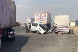 Kahire yakınlarında minibüs ile tır çarpıştı: 10 ölü, 24 yaralı