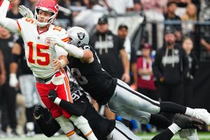 Kansas City Chiefs, Raiders karşısında 30-27'lik dönüş yaptı
