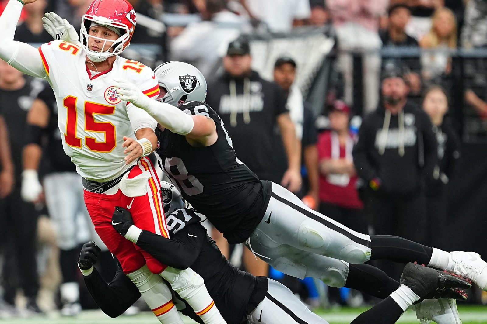 Kansas City Chiefs, Raiders karşısında 30-27'lik dönüş yaptı