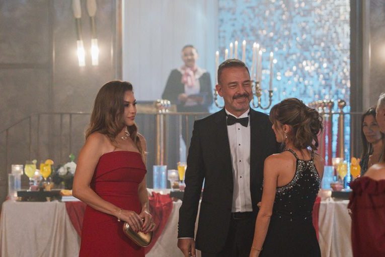 Kızılcık Şerbeti'nde iki senaristin görevi 143. bölümde bitiyor