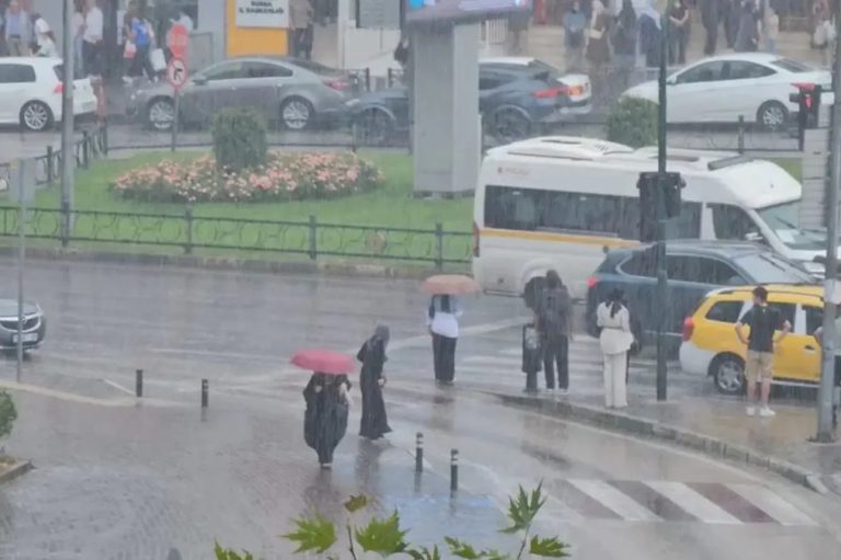 Kocaeli’de fırtına nedeniyle motokurye trafiğine geçici yasak