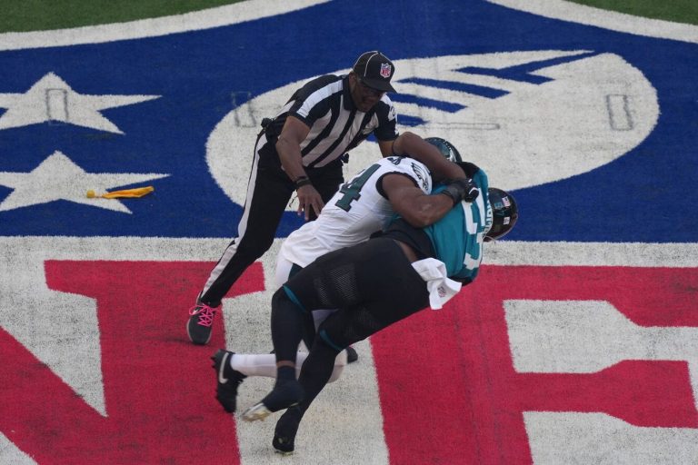 Londra’daki Eagles-Jaguars maçında iki oyuncu ihraç edildi