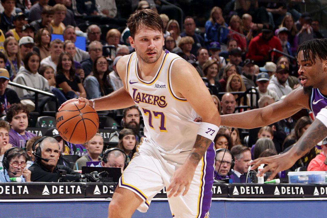 Luka Dončić 52 sayıyla Lakers'ı Jazz karşısında 3-0'a taşıdı