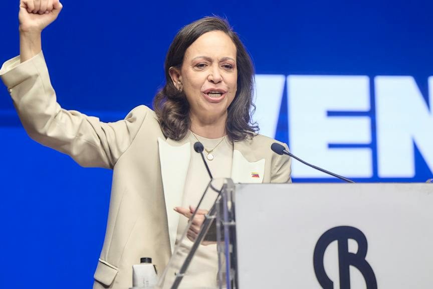 Venezuela muhalefet lideri Machado ülkesine döndü