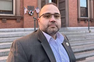 Massachusetts'te vali yardımcısı adayı Oliver kampanyayı askıya aldı