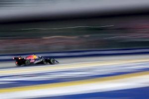 Max Verstappen, Singapur GP'sinde 50. pole pozisyonunu aldı