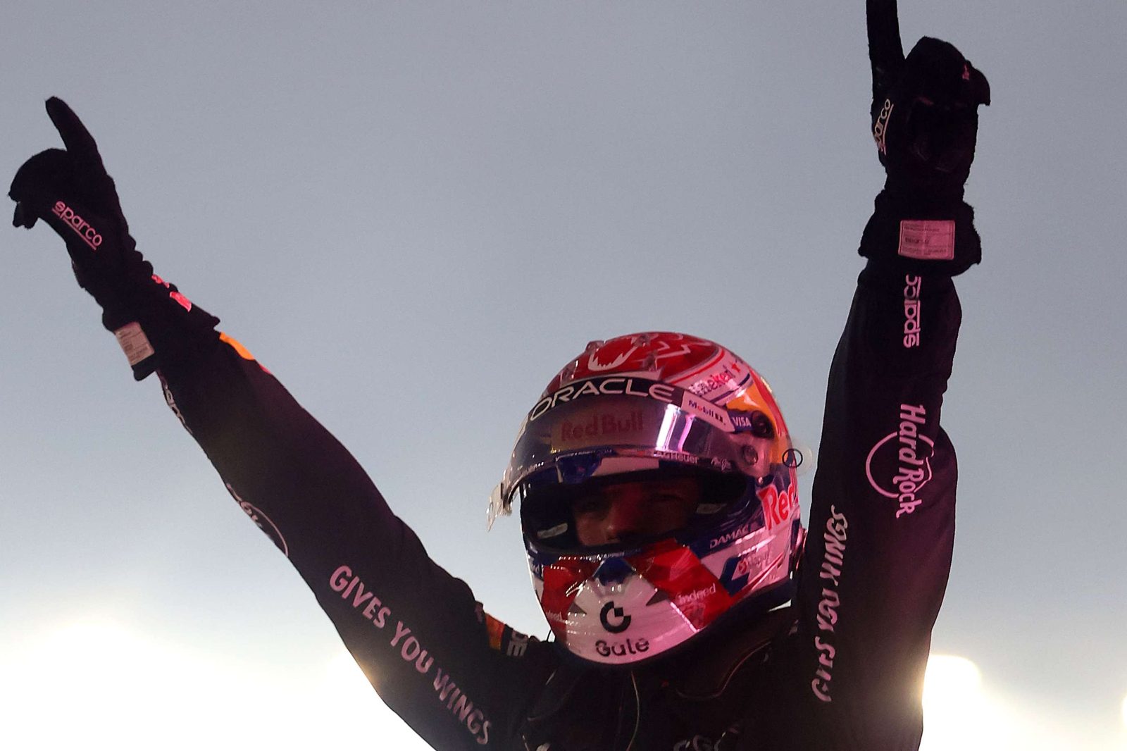 Max Verstappen, Singapur GP'sinde ilk zaferini elde etti