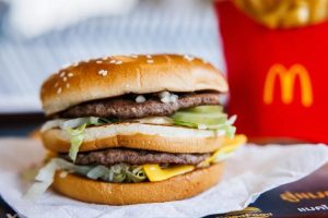 McDonald’s’a yapay zekâlı fiyat önerileri nedeniyle toplu dava