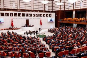 Memurlara iki asgari ücret ikramiyesi teklifi komisyonda