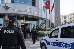 Merkezefendi Belediye Başkanı Şeniz Doğan gözaltına alındı