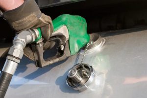 Motorinde 3 Ekim'de litre başına 2,22 lira indirim beklentisi