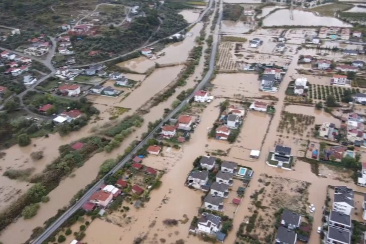 Muğla'da sağanak Dalaman'da taşkın ve su baskınlarına neden oldu