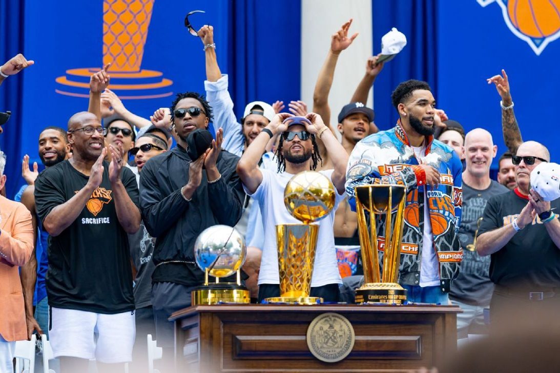 New York Knicks, şampiyonluk ve NBA Kupası flamalarını astı