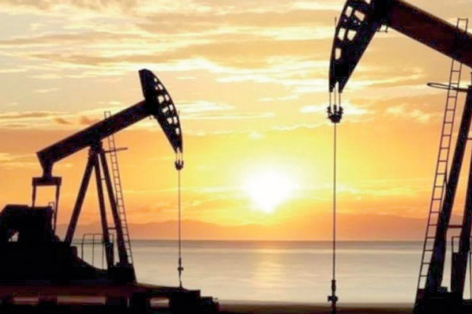 Petrol fiyatları tanker saldırıları ve kasırga riskiyle yükseldi