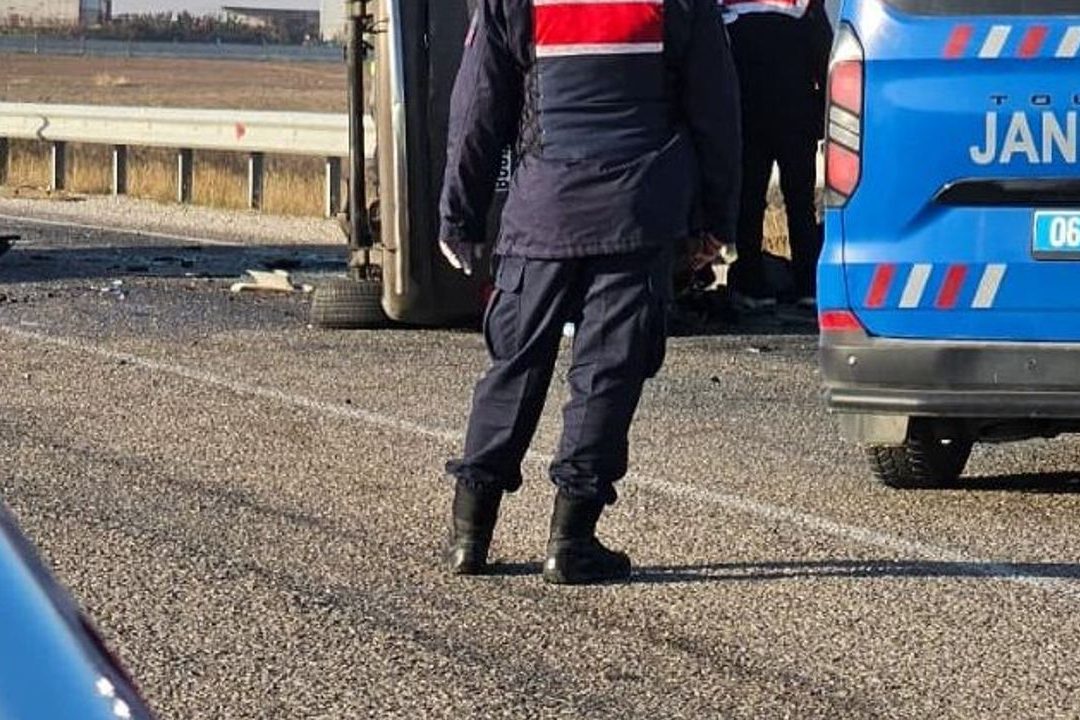 Polatlı’da iki otomobil çarpıştı: 3 ölü, 4 yaralı