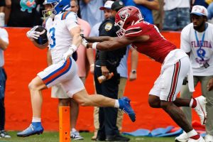 South Carolina, Florida'yı 38-19 yenerek SEC serisini bitirdi