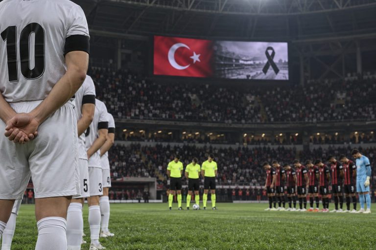 TFF, profesyonel lig maçlarında saygı duruşu yapılacağını açıkladı