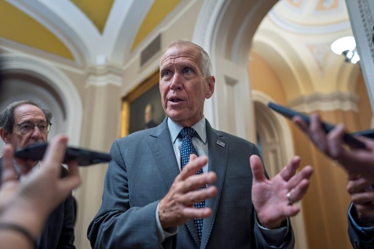 Thom Tillis, Rus dizel anlaşmasının yasallığını sorguladı