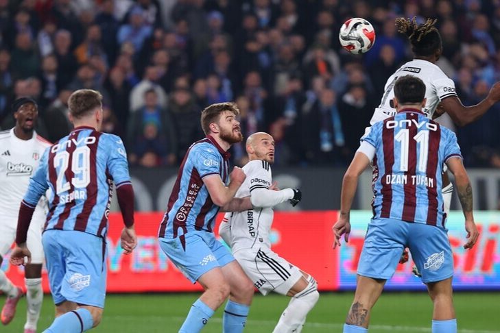 Trabzonspor ile Beşiktaş, Papara Park'ta zirve için karşılaşacak