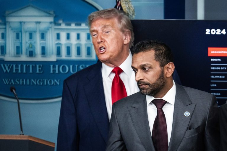 Trump dosyasında çalışan dokuz FBI personeli işe iade davası açtı