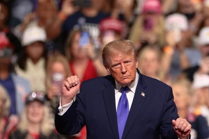 Trump, Kansas ve Iowa mitinglerini telefonlu kampanyaya çevirdi