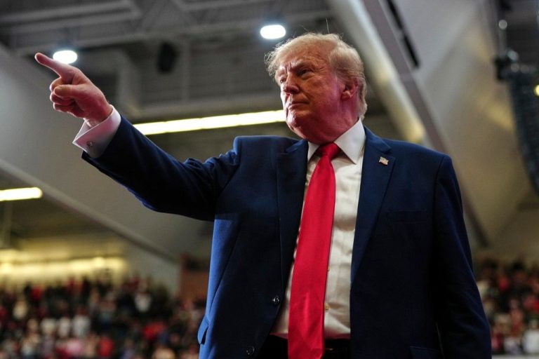 Trump, Mississippi’de Cumhuriyetçi Senatör Hyde-Smith için miting yaptı