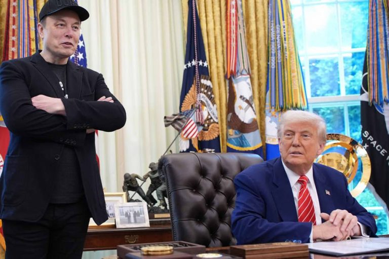 Trump, Musk’tan Ukrayna’daki Starshield uydu hizmetinin hız sınırını kaldırmasını istedi