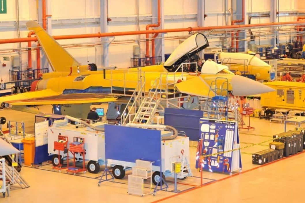 Türkiye'ye üretim hattındaki Eurofighter uçakları için teklif geldi