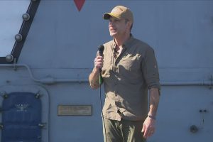 USS Abraham Lincoln 321 günlük görevin ardından San Diego'ya dönüyor