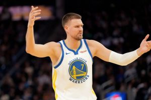 Golden State Warriors, Porzingis'i takasla göndermeyi araştırıyor