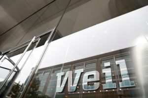 Weil Gotshal yönetimi hukuk bürosunun kapanışını ortaklara önerdi