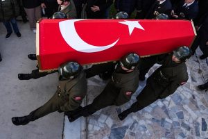 Yüksekova'da açılan ateşte yaralanan asker şehit oldu